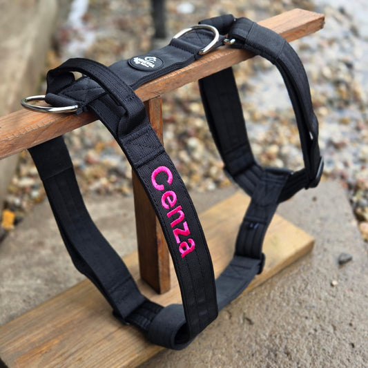 Suņu krūšu siksna ar izšūšanu