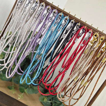 Suņu izstāžu pavadas ar spīdošiem rhinestone kristāliem dažādās krāsās - sudrabs, violets, zils, melns, sarkans, brūns - Annivia Dog Wear