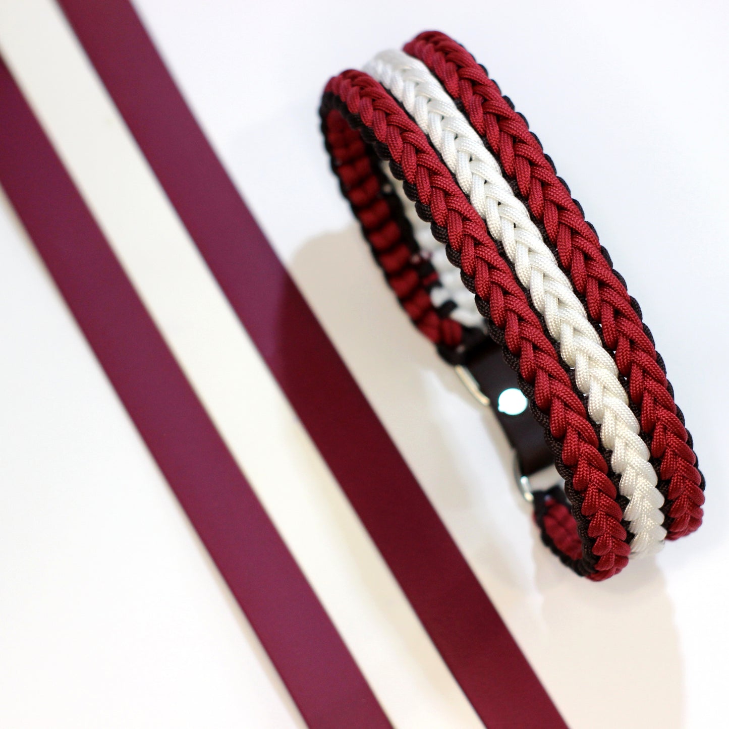 Pīta kakla siksna ar Latvijas motīvu, 4cm plata, roku darbs
